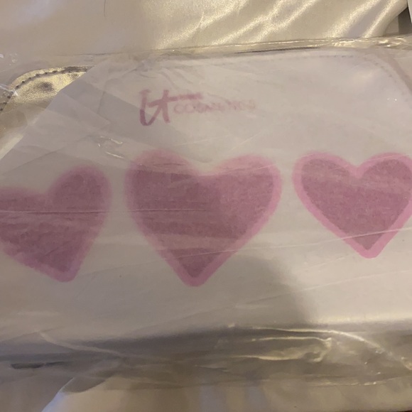 It cosmetics bundle with bag - Picture 15 of 15